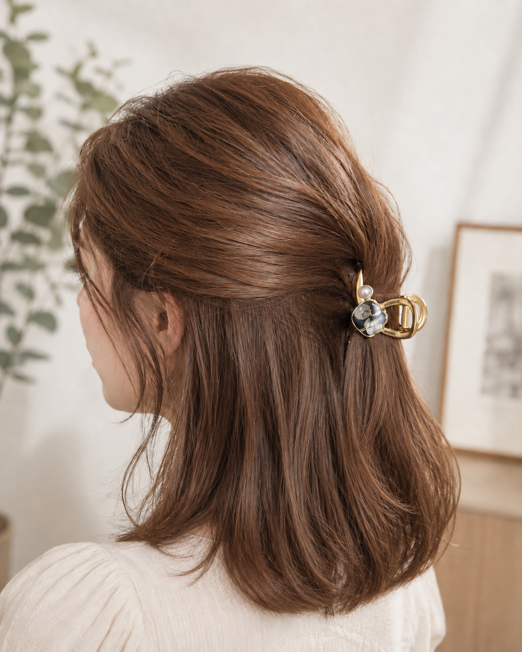 Song Brocade Floral Claw Clip - M006 Black Gold lifestyle